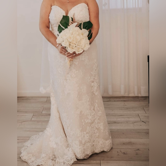 Oleg Cassani Wedding Gown/ Dress - Picture 2 of 6